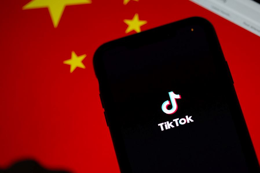 Comment la Chine se sert de TikTok pour nous rendre débiles et protège ses enfants