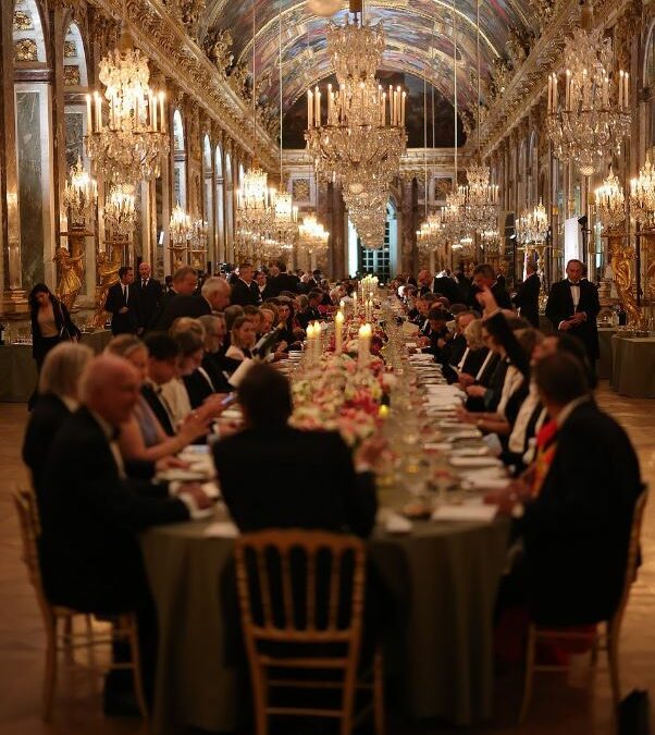 Les insupportables fastes de Versailles et les mises en scène lamentables
