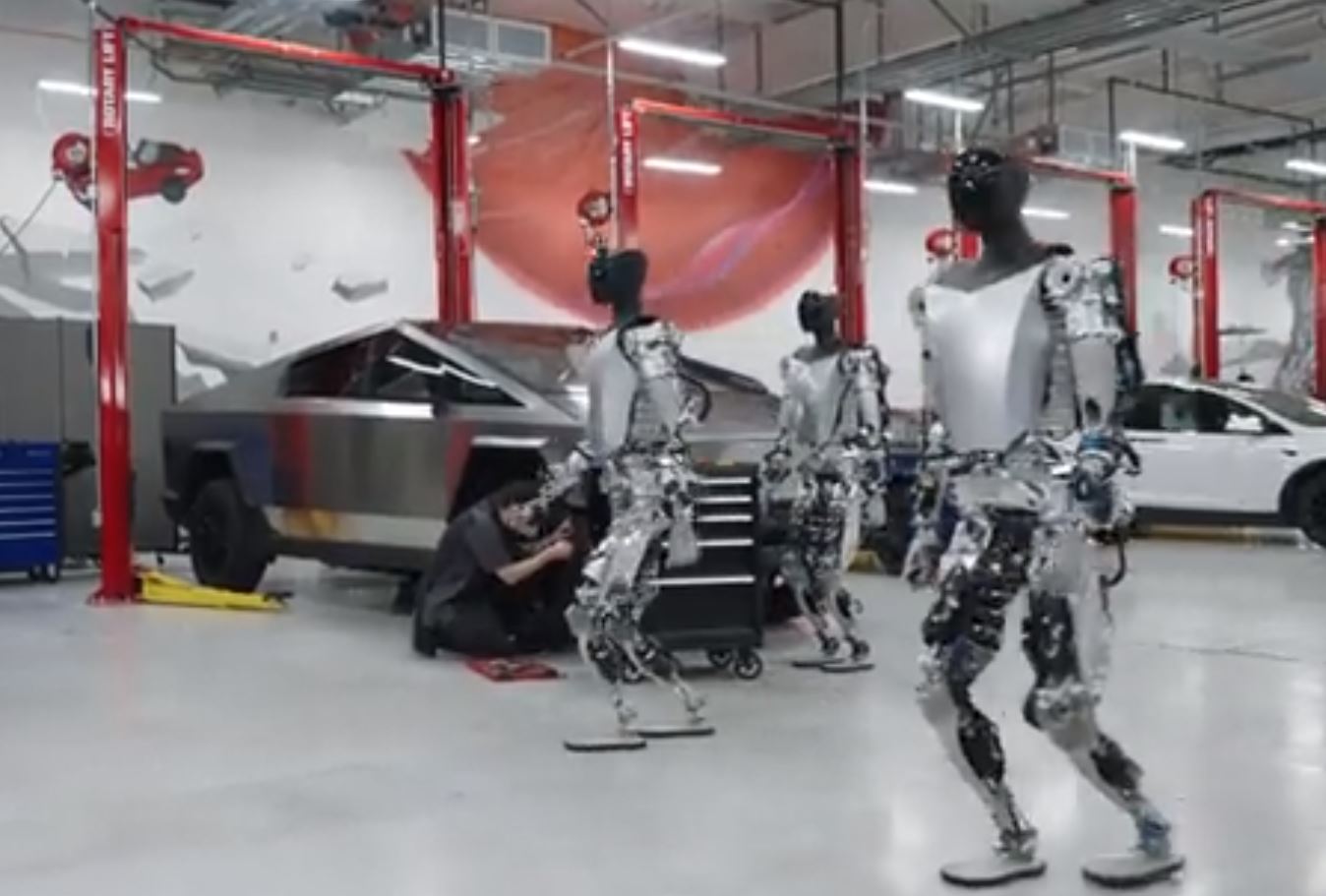 Optimus, le robot humanoide de Tesla rattrape les balles de tennis qu’on lui lance !