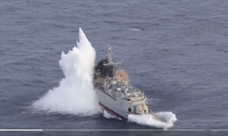 La nouvelle torpille française en action, qui coule un navire !