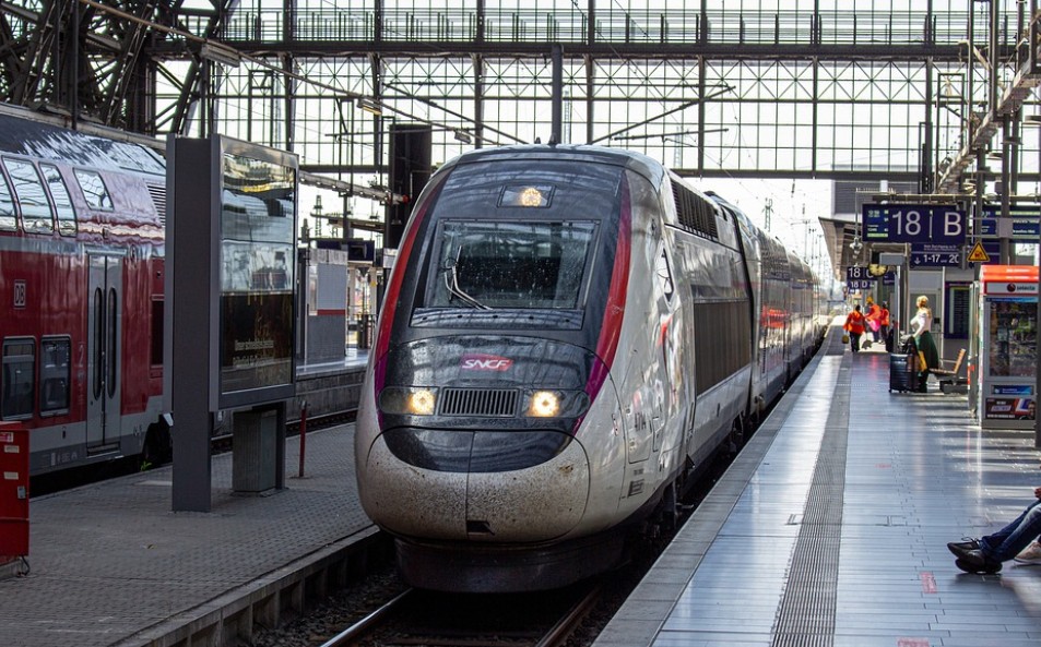 SNCF, Paris-Bordeaux en train 10 x plus cher que Paris-Rome en avion… La SNCF vous fait préférer la voiture !