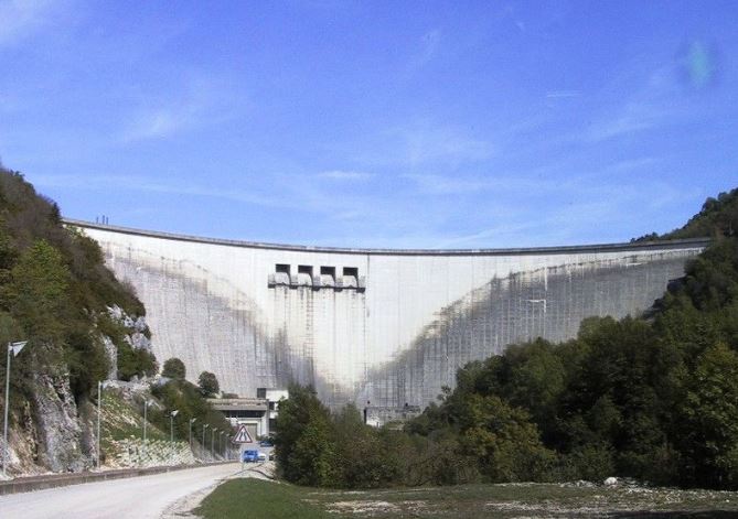 «Privatiser les barrages est une folie à très, très hauts risques !! » L’édito de Charles SANNAT