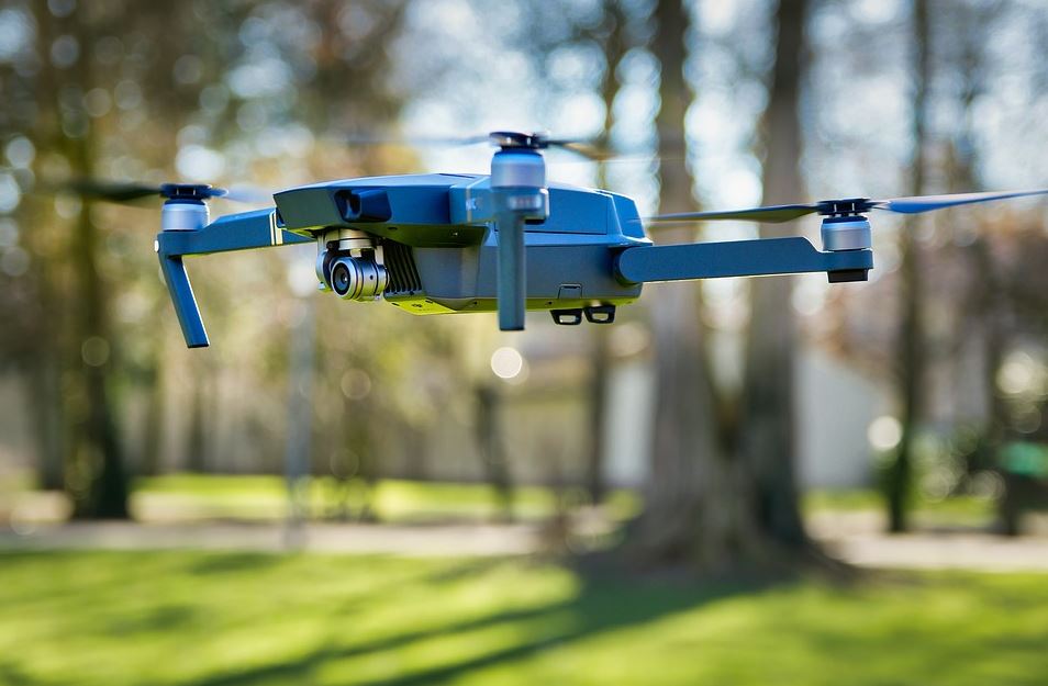 drone espion caméra armée