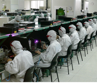 60.000 ouvriers par des robots dans l’usine qui fabrique les I-phone!! C’est la fin!!!