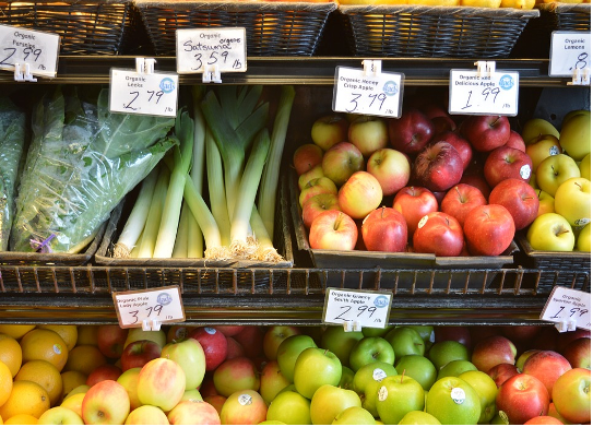 Inflation. 7 Français sur 10 n’achètent plus de fruits, de légumes ou encore de viande ou poissons frais.