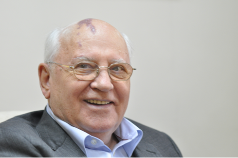 Gorbatchev : « Le monde approche d’une ligne dangereuse »